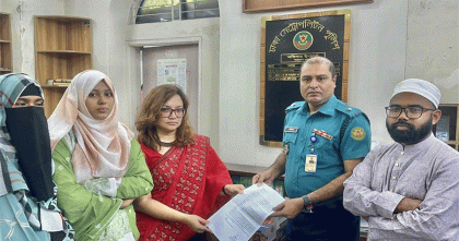 ছবি বিকৃত করে পোস্ট, ঢাবি শিক্ষক মোনামির মামলা