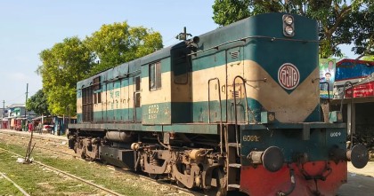 গোয়ালন্দে শাটল ট্রেনের ইঞ্জিন লাইনচ্যুত