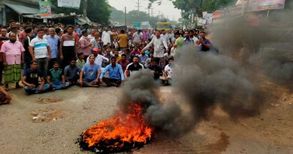 ডা. শহিদুল আলমকে মনোনয়ন না দেয়ায় সাতক্ষীরায় অর্ধ-দিবস হরতাল, সড়ক অবরোধ