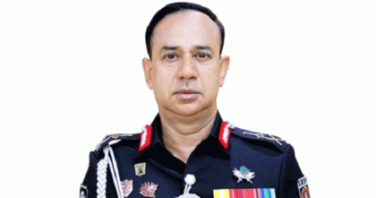 স্ত্রী-মেয়েসহ র‍্যাবের সাবেক মহাপরিচালক হারুনের দেশত্যাগে নিষেধাজ্ঞা