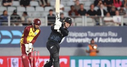 ৩০ ছক্কার ম্যাচে শ্বাসরুদ্ধকর জয় নিউজিল্যান্ডের