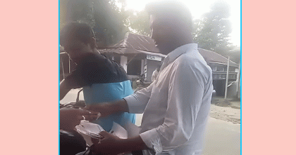 সিরাজগঞ্জে ভূমি কর্মকর্তার ঘুষ নেয়ার ভিডিও ভাইরাল