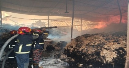 টঙ্গীতে তুলার গুদামে আগুন