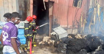 দেড় ঘণ্টার চেষ্টায় টঙ্গীর তুলার গুদামের আগুন নিয়ন্ত্রণে