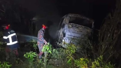 সড়ক দুর্ঘটনায় র‌্যাব সদস্য নিহত, বাসে আগুন