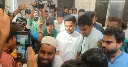 পদত্যাগের পর ধানমন্ডিতে থাকবেন উপদেষ্টা আসিফ মাহমুদ