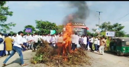 নিয়োগবিধি সংশোধনের দাবিতে শিক্ষার্থীদের সড়ক অবরোধ