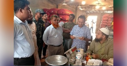 চাঁদপুরে পেঁয়াজের আড়তে অভিযান, তিন প্রতিষ্ঠানকে জরিমানা