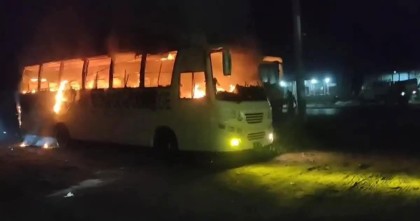 মানিকগঞ্জে বাসে আগুন