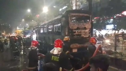 রাজধানীর বিভিন্ন স্থানে ককটেল বিস্ফোরণ, বাসে আগুন