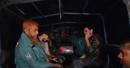 গাঁজা সেবনকালে পাঁচ রাবি শিক্ষার্থী আটক