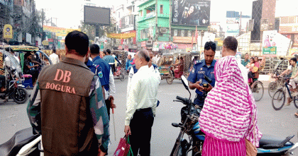 লকডাউন ঘোষণাকে কেন্দ্র করে বগুড়ায় পুলিশের টহল জোরদার