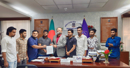 ক্যাম্পাসে মশার উপদ্রব কমাতে ঢাবি উপাচার্যকে স্মারকলিপি