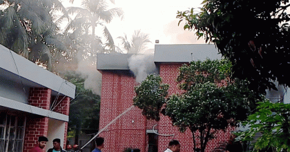 মেহেরপুরে পুলিশ সুপারের বাসভবনে আগুন