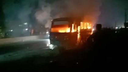 গাজীপুরে যাত্রীবাহী বাসে আগুন