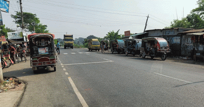 ঢাকা-খুলনা মহাসড়কে পাঁচ ঘণ্টা অবরোধের পর যান চলাচল স্বাভাবিক