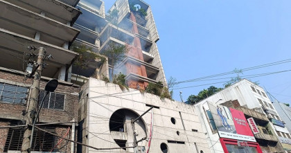 আ.লীগের কেন্দ্রীয় কার্যালয়ে আগুন