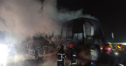  

ঢাকা-টাঙ্গাইল মহাসড়কে চলন্ত যাত্রীবাহী বাসে আগুন