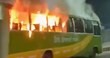  ঢাকাসহ বিভিন্ন জেলায় আরও ৫ যানবাহনে আগুন