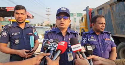 লকডাউন কর্মসূচিতে ঘিরে সাভারে চেকপোস্ট বসিয়ে পুলিশের তল্লাশি; আ.লীগে চার নেতা গ্রেপ্তার
