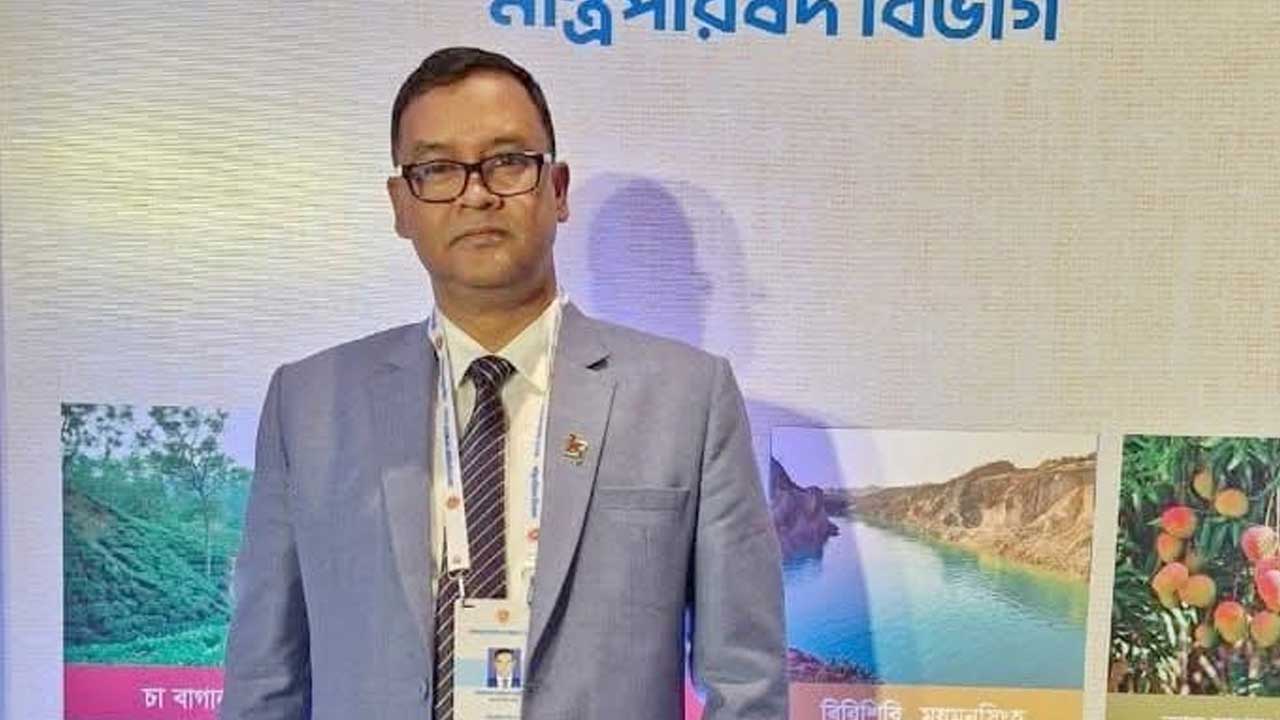 ক্রাইম এডিশনে সংবাদ প্রচার, নওগাঁর সমালোচিত ডিসি আব্দুল আউয়ালকে প্রত্যাহার