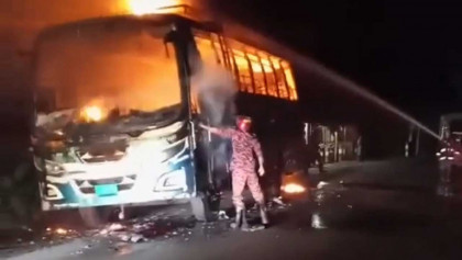 বরগুনায় যাত্রীবাহী বাসে আগুন