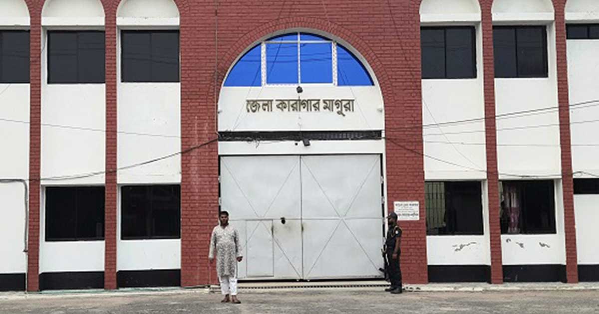 মাগুরায় কারাবন্দিরা পেলেন শীতের পিঠা