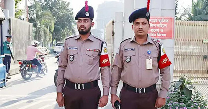 নতুন ইউনিফর্মে বাংলাদেশ পুলিশ  