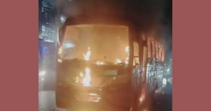 গাজীপুরে চলন্ত বাসে আগুন ও ট্রাকচাপায় অজ্ঞাত ব্যক্তি নিহত