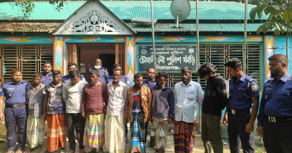 সিরাজগঞ্জে বাল্কহেডে চাঁদাবাজির সময় নৌ–পুলিশের হাতে ১০ জন আটক