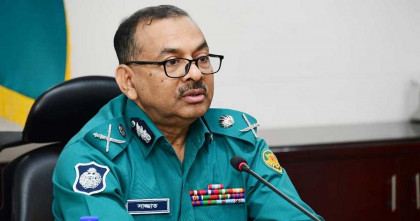 আগুন-ককটেল হামলাকারীকে গুলির নির্দেশ ডিএমপি কমিশনারের