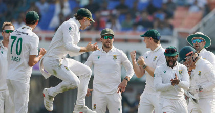 নিজের ফাঁদেই আটকালো ভারত, ১৫ বছর পর প্রোটিয়াদের জয়