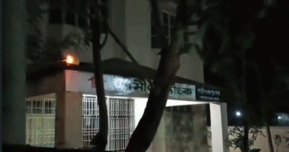 বগুড়ায় গ্রামীন ব্যাংকে আগুন দেয়ার চেষ্টা