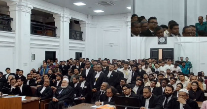 বিমর্ষ মুখে চুপচাপ রায় শুনছেন সাবেক আইজিপি মামুন