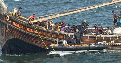 তিন নৌকাসহ বাংলাদেশের ৭৯ জেলেকে ধরে নিয়ে গেছে ভারতের কোস্টগার্ড