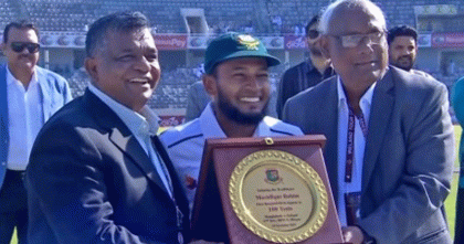 বিশেষ সম্মাননা পেলেন মুশফিকুর রহিম