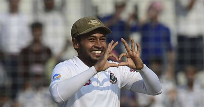 ভাঙলো শতরানের জুটি, শততম টেস্টে হাসল মুশফিকের ব্যাট  