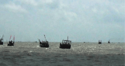 কুয়াশায় পথ হারিয়ে ভারতীয় জলসীমায় ট্রলার, বাঁশখালীর ২৬ জেলে আটক