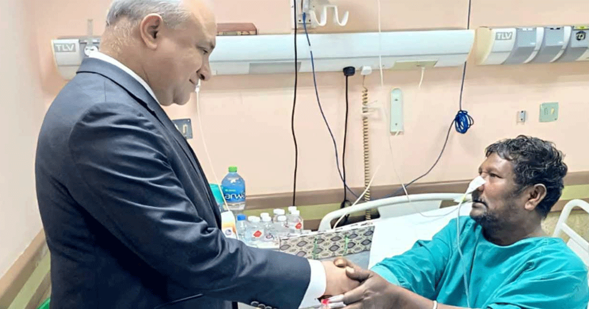 কুয়েতে চিকিৎসাধীন বাংলাদেশিদের খোঁজখবর নিলেন রাষ্ট্রদূত