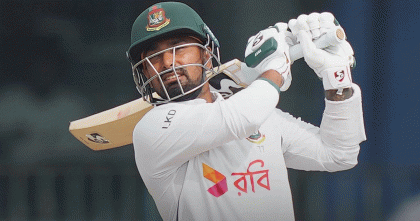 ১৪ মাস পর লিটনের সেঞ্চুরি, চারশ’র পথে বাংলাদেশ
