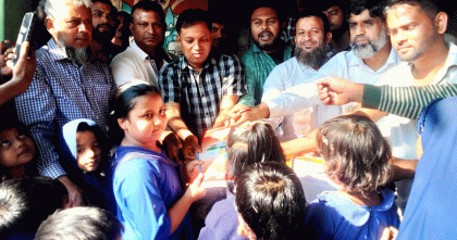 বগুড়ায় তারেক রহমানের জন্মদিনে শিক্ষার্থীদের মাঝে শিক্ষা সামগ্রী বিতরণ