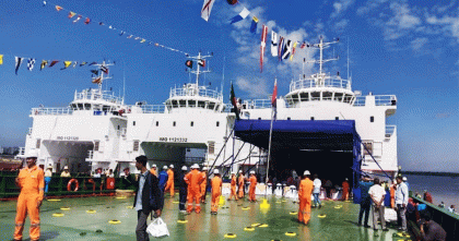 চট্টগ্রামে তৈরি তিন ল্যান্ডিং ক্রাফট যাচ্ছে আরব আমিরাতে