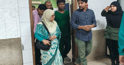 ভূমিকম্পে আহতদের দেখতে ঢাকা মেডিকেলে স্বাস্থ্য উপদেষ্টা