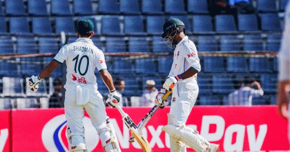 ৩৫০ ছাড়িয়েছে বাংলাদেশের লিড