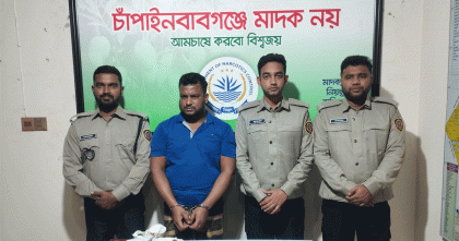 চাঁপাইনবাবগঞ্জে ইয়াবা ও হেরোইনসহ তালিকাভুক্ত মাদক ব্যবসায়ী গ্রেপ্তার