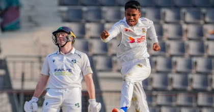 প্রথম বলেই উইকেট হাসান মুরাদের