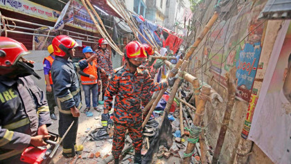 শক্তিশালী ভূমিকম্পে ঢাকাসহ সারাদেশে ১০ মৃত্যু, আহত ছয় শতাধিক