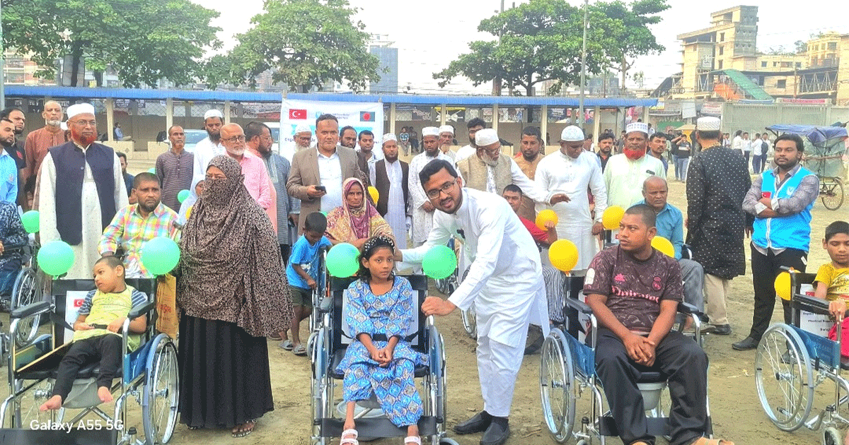 গাজীপুরে চাহিদাসম্পন্ন মানুষের মাঝে হুইলচেয়ার বিতরণ