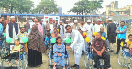 গাজীপুরে চাহিদাসম্পন্ন মানুষের মাঝে হুইলচেয়ার বিতরণ
