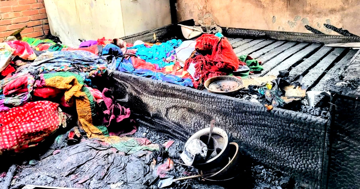 বগুড়ায় অগ্নিকাণ্ডে বসতবাড়ি ও ফার্নিচার দোকান ভস্মীভূত